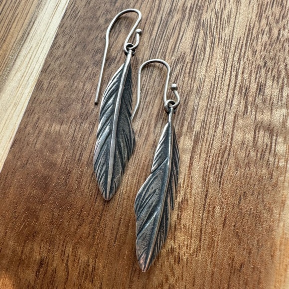 James Avery 🪶 Retired Feather Earrings 925 Sterling Silver - Picture 1 of 4